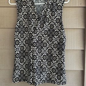 BYdesign sleeveless top front pleat Sz L